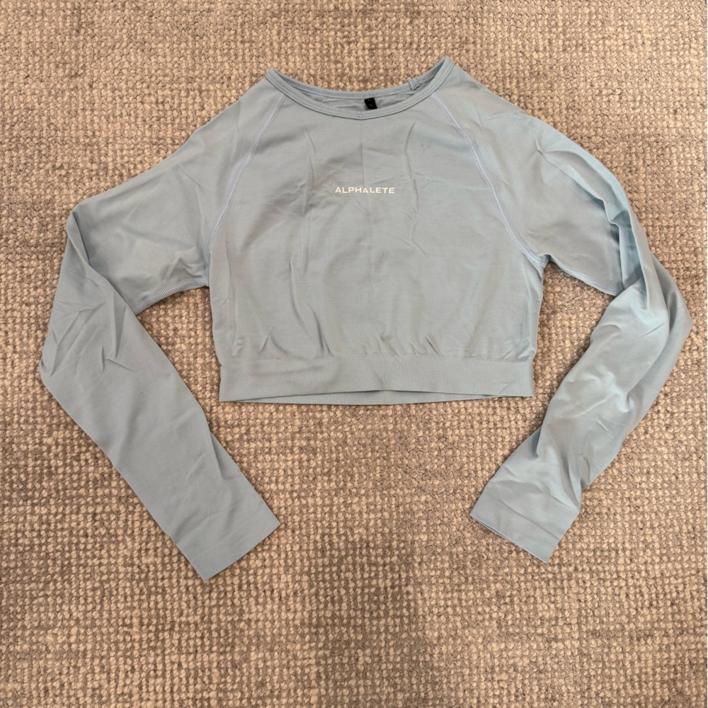Alphalete Amplify long sleeve Crop Top